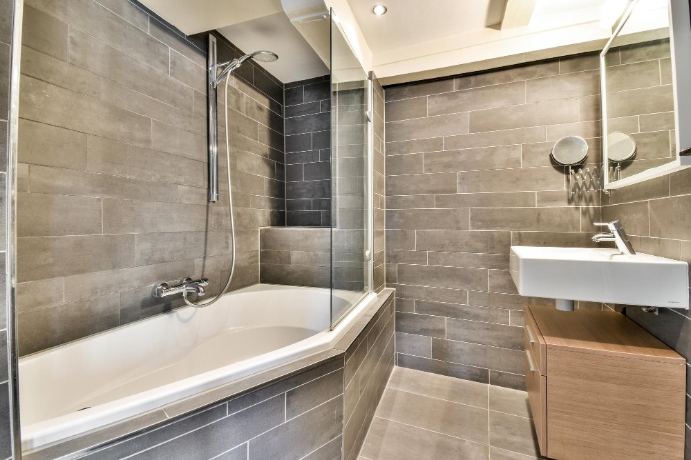 Shower Replacement Made Simple: From Outdated to Outstanding