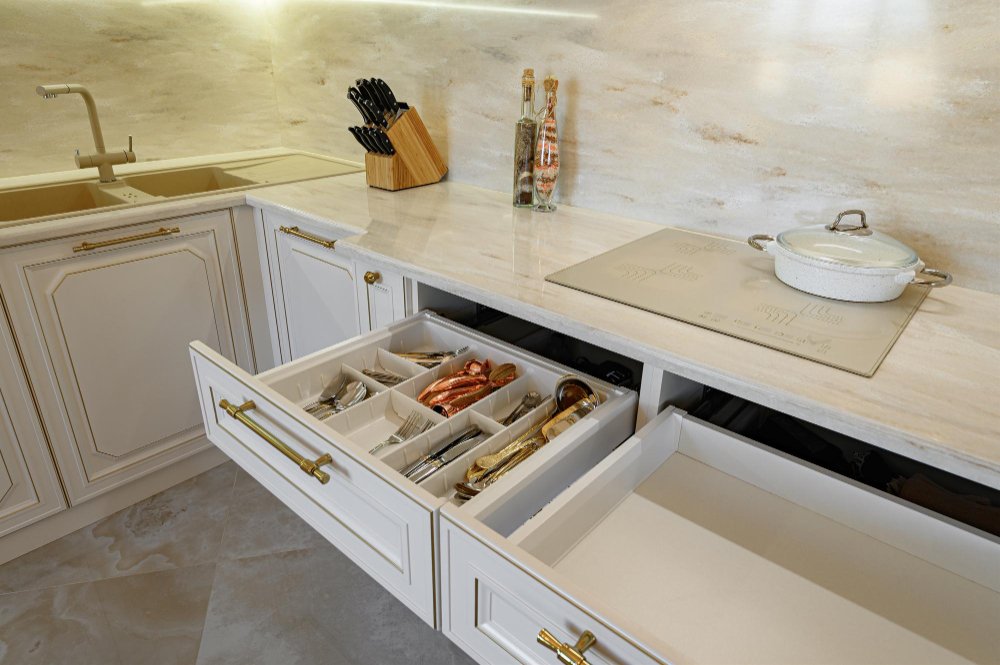 DreamLine Lioher Cabinets