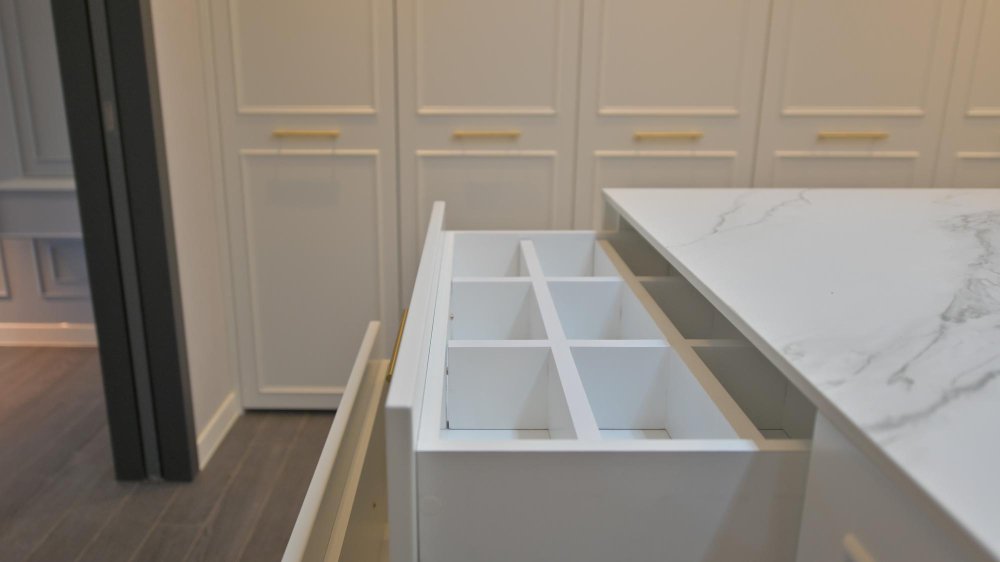DreamLine Lioher Cabinets