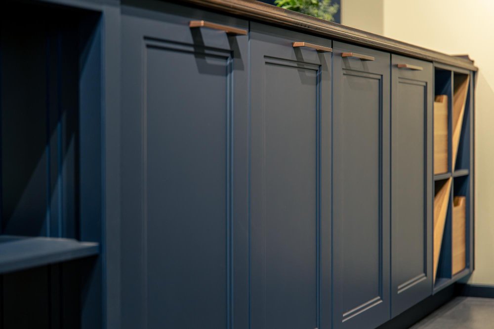 DreamLine Lioher Cabinets